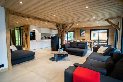 Image de Appartement 'Martonne - Le Haut' : Vue Montagne, Terrasse Privée et Wi-Fi