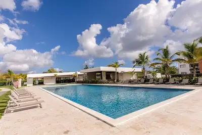 Image de Cozy 1-Bedroom Apartment with Pool Near the Beach