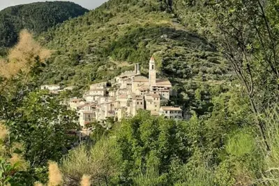 Image de Gîte des Remparts – Charmant Appartement au Cœur de Lucéram avec Vue Montagne