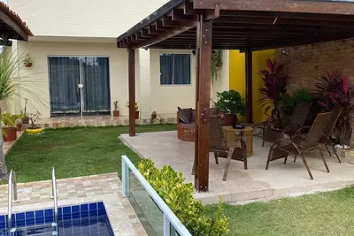 Image de Beach house: Swimming pool, gourmet area and pergola.