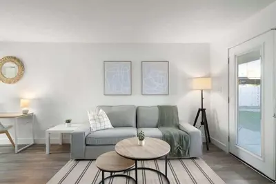 2 King Beds Covered Parking Walkable