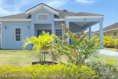 Image de 3br Solar, Ocho Rios 15 min, Beach 10 min, 24hr Gated, Serene, Eco Smart Villa