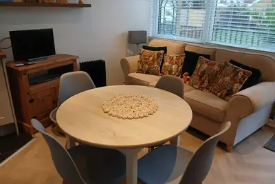 Image de Cosy 4 berth bungalow at Waterside Village Park in Corton ref 14002w