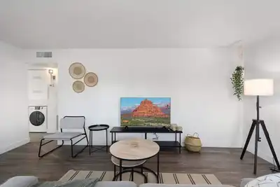 Midtown 2 King| Near Roosevelt Row