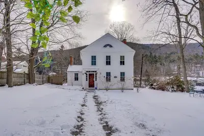 Image de Historic Family Retreat on the At & Housatonic!