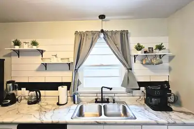 Image de 4br Entire Home | 5 min to Moa & Msp | Fenced Yard