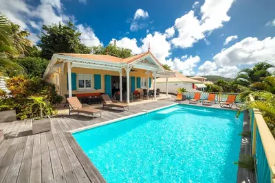Image de Superbe villa colorée - Soleil, piscine & bonne humeur