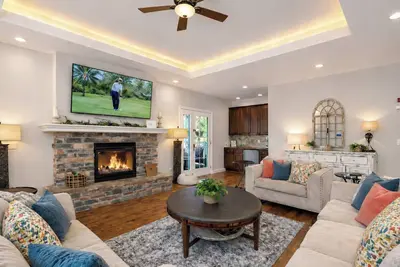 Image de 4 Ensuites, Championship Golf, Pool, Hottub, 30ft Patio with Outdoor Dining.