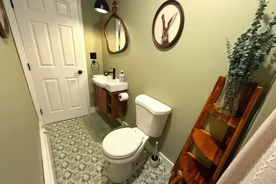 Image de Riverside cottage w/Deck, Bespoke Decor & Near Attractions & Skiing