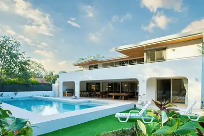 Image de Brand new luxury home in Playa Grande, steps away from the beach!