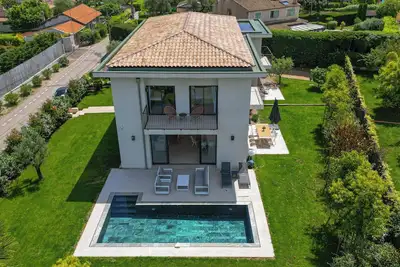 Image de Villa moderne avec piscine pour 10 personnes à Mougins