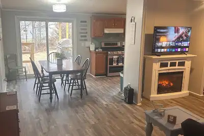 Image de •   Peaceful Lake Home on Tenkiller Lake – Quiet & Relaxing