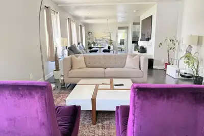 Image de The Lotus, A 3-bedroom house in enchanting Pasadena with Ac