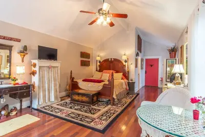 Image de Carriage House at 26 Pearl: Private Suite, 3 Min Walk Downtown, Pet Friendly