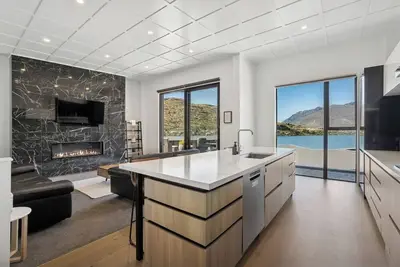 Image de Refined Luxury – Modern 3-Bedroom House by Marina