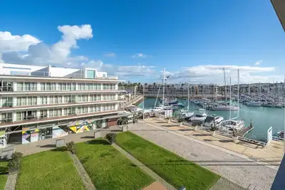 Image de Top-floor marina apartment with classic charm