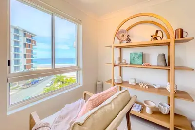 Image de Renovated Palm Beach Ocean-View Apartment