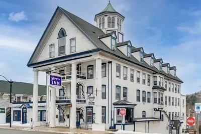 Image de On Historic Main Street: Walkable & Quaint Apt!