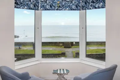 Image de 6 chambres à coucher à Borth