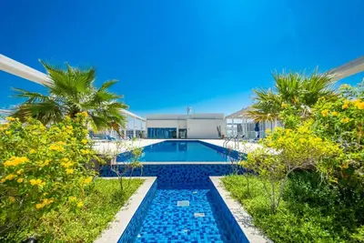 Image de Top-Floor Corner Seaview Haven