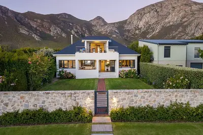 Image de Zoete Zitje | Tranquil Dual-Home Coastal Escape in Voëlklip