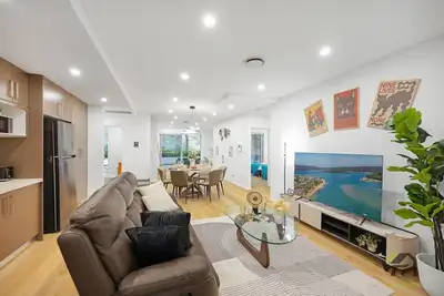 Image de Camperdown: Spacious Apt · 3 Beds + Large Space