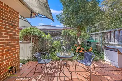 Image de 位于繁华社区Eastwood的温馨Villa