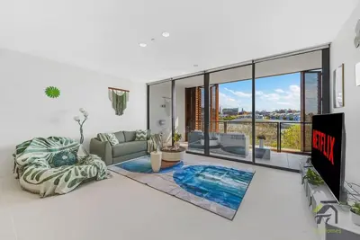 Image de Harbour Luxe | 2br Skyline Retreat w/ Parking