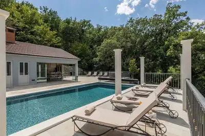 Image de Belle maison de vacances privée avec Wifi, climatisation, bain à remous, piscine privée, Tv