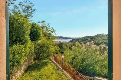 Image de Welcome to Casa Paola, your relaxing oasis surrounded by greenery, with a splendid sea view, located in the quiet village of Pozzuolo, just minutes from Lerici. The house can comfortably accommodate up to 4 people and is ideal for families or groups of fr