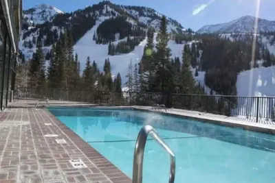 Image de Snowbird Iron Blosam Loft Suite, slope side, mtn view, full kitchen, fireplace