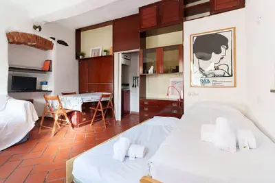 Image de A practical 20 square meters studio apartment, perfect for two people, located on the ground floor of a building with a private entrance. The property is located in the Nervi neighborhood, just 400 meters from Caprafico beach, making it easy for our guest