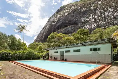 Image de Sítio com Piscina e Lareira a 10 min de Itaipava