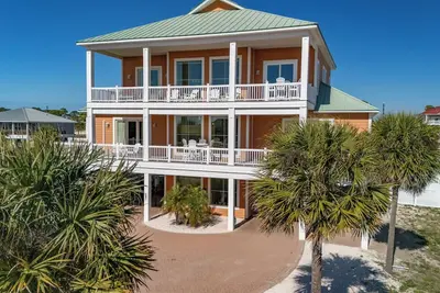 Image de Double Spring Savings! Large home with private pool, hot tub, elevator!