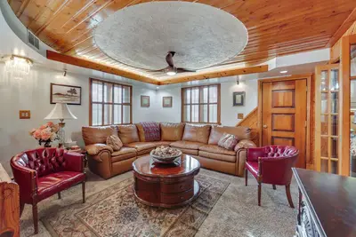 Image de Walk to Park: Family Home in Monroeville!