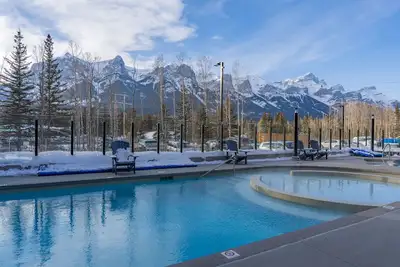 Image de 4br Canmore Condo w/ Pool, Hot Tub & Gym Access