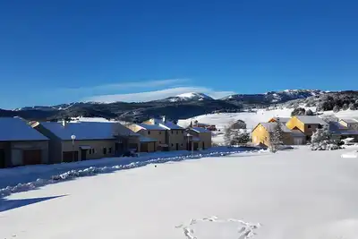 Image de Appartement 'Roc Sol i Neou' avec vue sur la montagne, terrasse privée et Wi-Fi