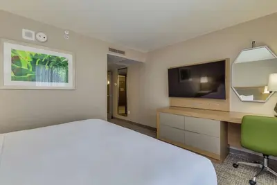 Image de Relax in Our Eco-Certified Room with Pool, Fitness, Dining, and I‑10 Convenience