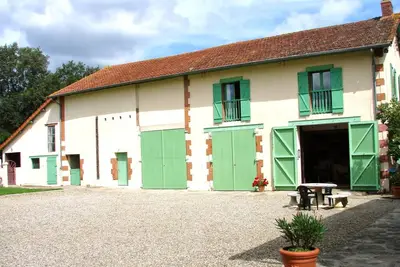 Image de Escapade Exclusive : Gite Avec Piscine\nFraicheur et détente garanties