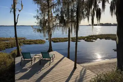 Image de Lakeshore Sunset Home with Heated Pool & Beachfront
