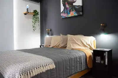 Image de Modern & Stylish City Stay for 4 | Double Parking