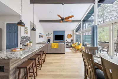 Image de Modern Cabin Retreat w/ Deck & Bbq