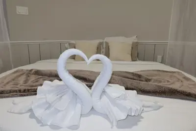 Image de Chic 2br Retreat in Albany. Cozy, Stylish & Central