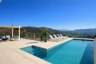 Finca Moderna w/Private Pool & Views/Tolox