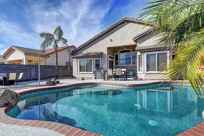 Image de Beautiful 4 Bdrm Golf Course Property w/Pool!