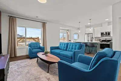 Image de Bright, new suite 10 min from Calgary