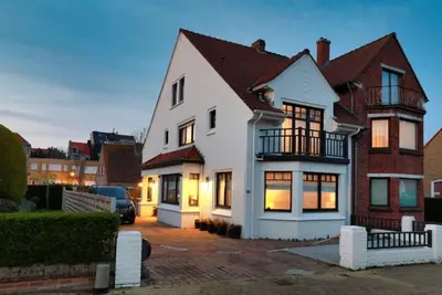 Image de Le Pigeonnier est idéalement situé à 400m de la plage et 200m des commerces