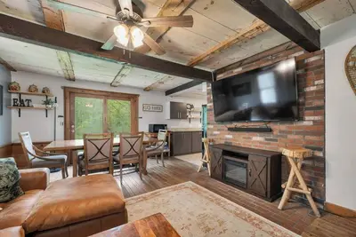 Image de Cozy Nh Retreat - Hottub - 25 Min to Loon