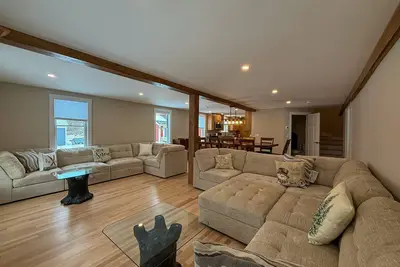 Image de Bethel Ski & Snowboard Retreat Near Sunday River | Sleeps 11 | Hot Tub |