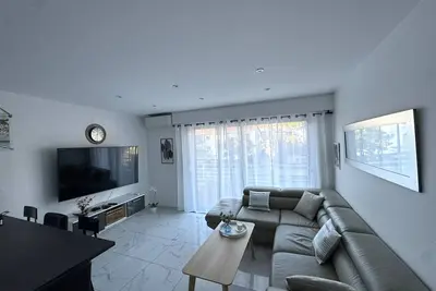 Image de T2 climatisé, parking privé, proche plage